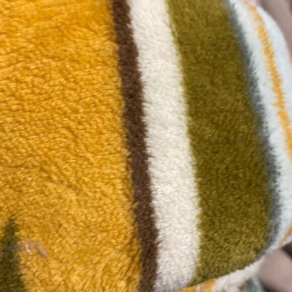 Coral Fleece Throw Blanket - Picture 4 of 7